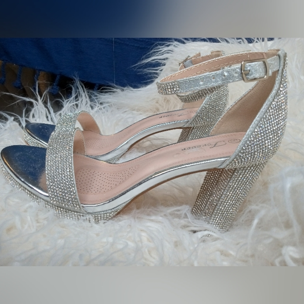 Forever 21🔥Rhinestone Wedge 8.5